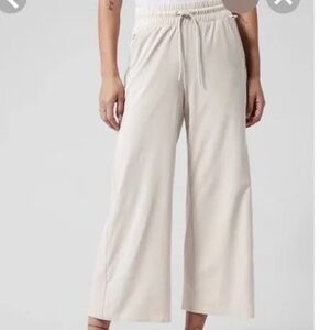 Athleta Avenue Wide Leg Crop Pants Beige Women’s 8